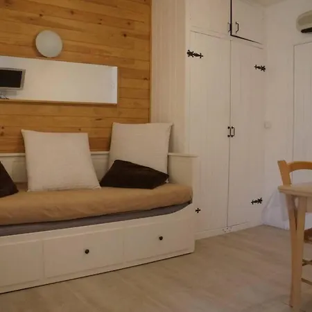 T2 Praloup 1600 Bat Chanteclerc 6 Personnes 36m2 Avec A Part Et 2 Tv Apartment