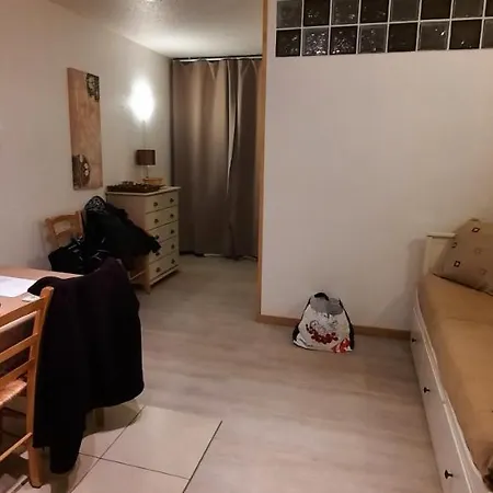 T2 Praloup 1600 Bat Chanteclerc 6 Personnes 36m2 Avec A Part Et 2 Tv Apartment