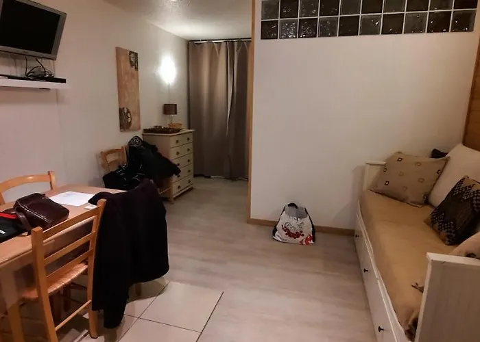 T2 Praloup 1600 Bat Chanteclerc 6 Personnes 36m2 Avec A Part Et 2 Tv Apartment